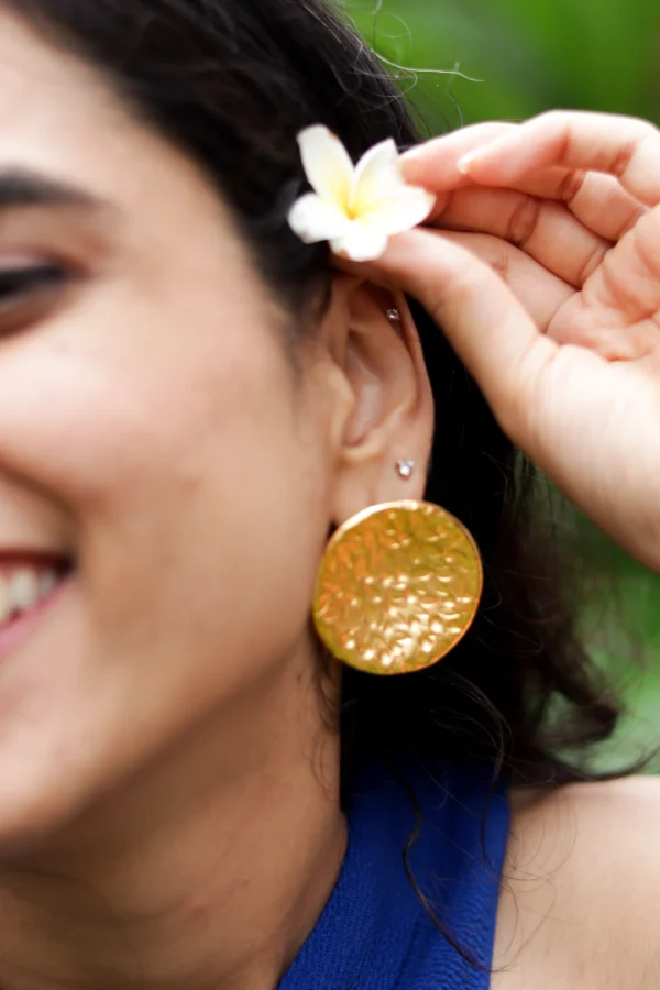 Molten gold disc earrings with hammered texture – Molten Mirage Studs by Twilight